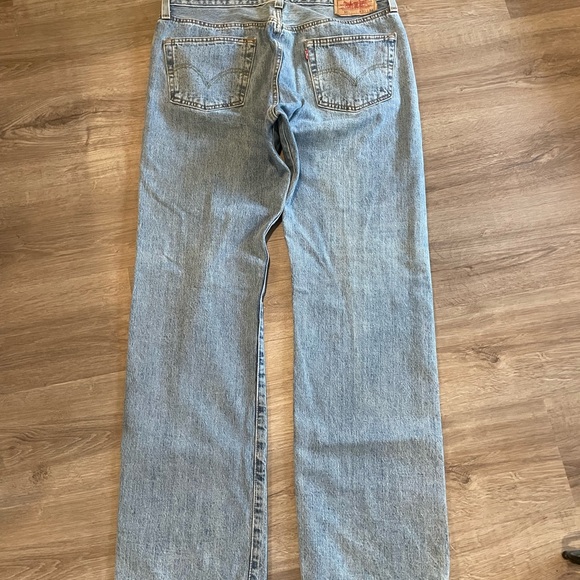 Classic Levi’s 501 jeans under $30 - Picture 2 of 5